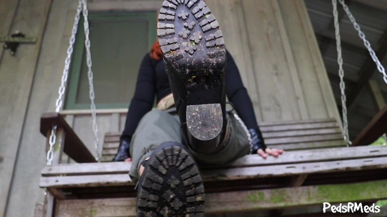 PedsRMeds: Peaches Giantess Kim Showing off Her Boots