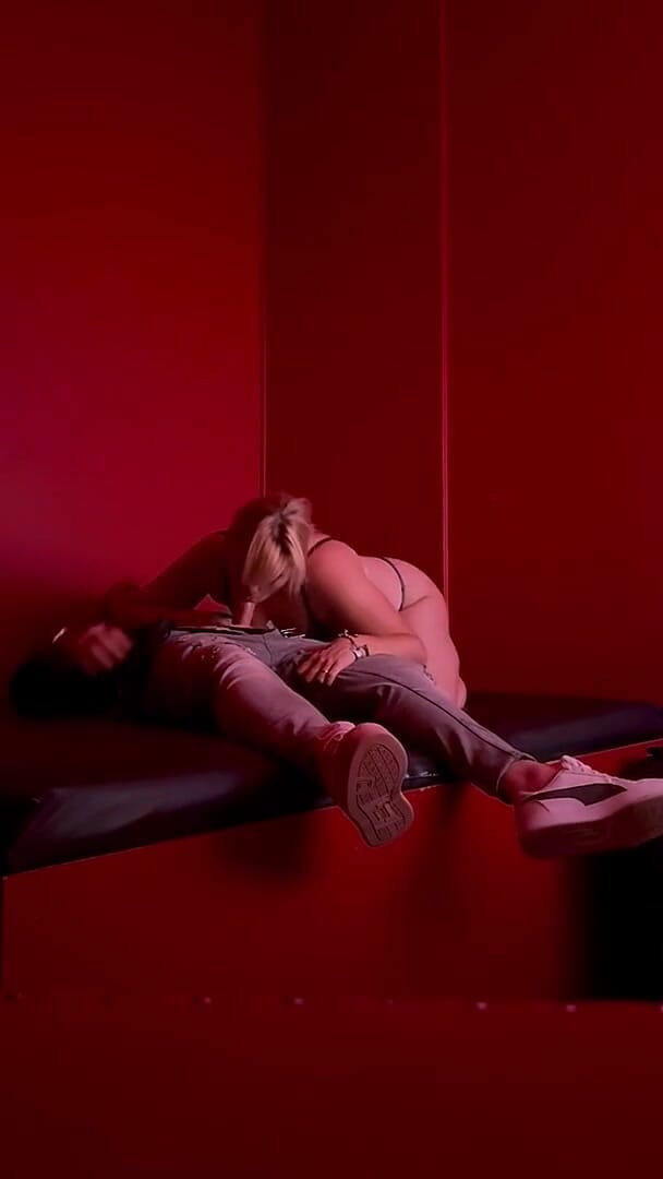 Bonieclydeerotik: Orální sex a prstění v pornofilmu, orgasmy Čistá předehra, spodní prádlo