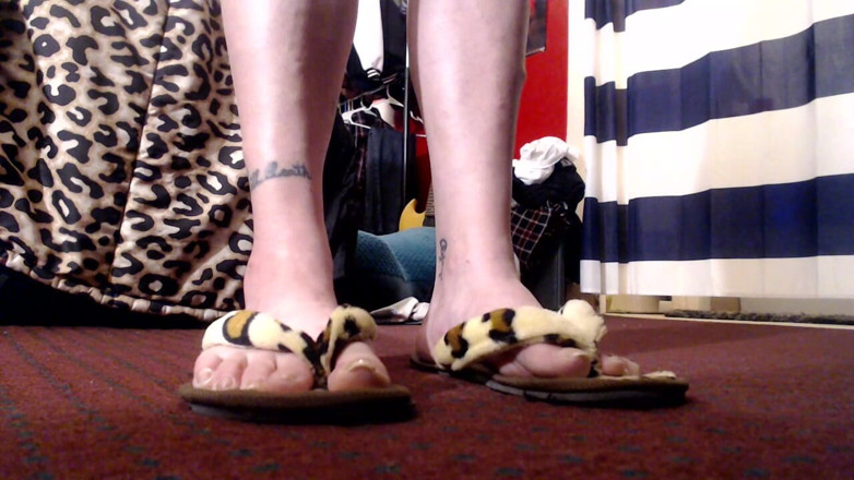 Abby Anna: Toe wiggling flip flops