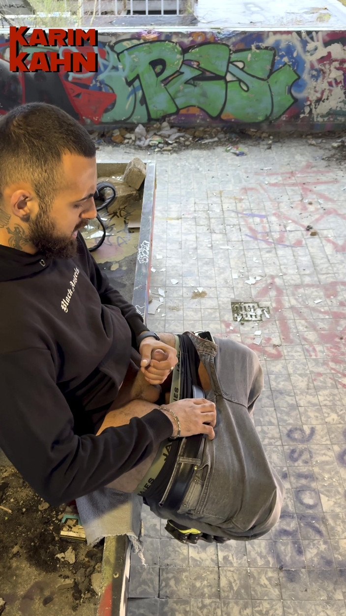 Karim Kahn: Nech mě se udělat do tvých úst, ty malý hajzle