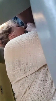 Sneakylink Szedł na ulicę, aby zjeść tego penisa na tylnym siedzeniu