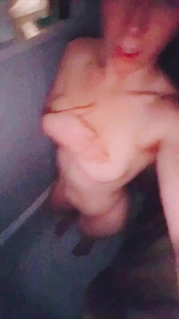 Ho fatto questo video all'allenatore di palestra lesbica 47f mentre giocavo con la mia figa seducendola