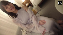 J-Cams: 献身的な27歳のさとみんが秘密の恋人を情熱的に喜ばせる - F