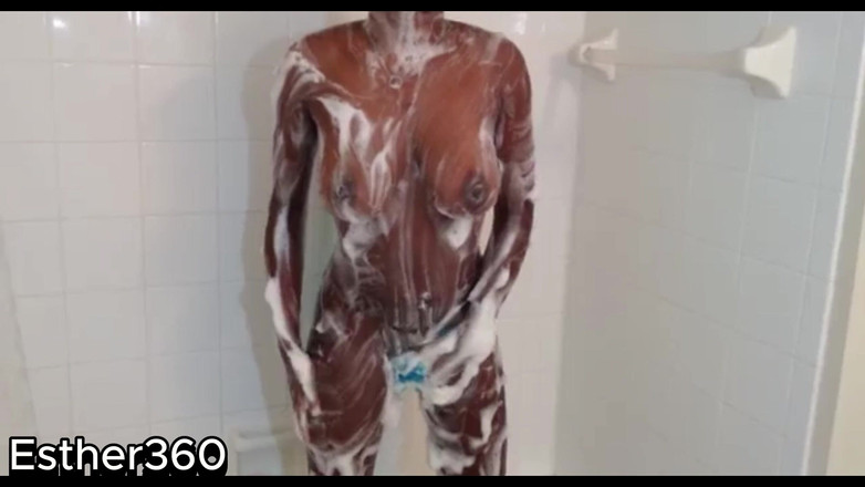 Esther360: Dokážete si představit, co se tady stalo! Sledujte, jak drhám...