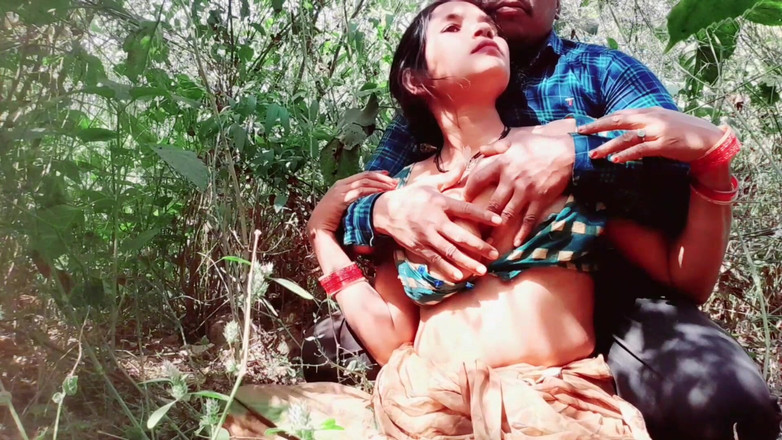 Renudbf: Бачачи індійську бхабхі наодинці в лісі, зведений брат Бхабхі займається з нею сексом