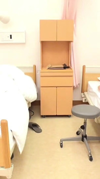 Tension lors d’une visite à l’hôpital - la voir exposée laisse son cœur s’emballer et lui demander une réponse - partie 1