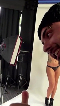 Hot Samy Fox blir naken och knullar fotograf med enorm kuk