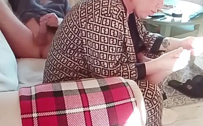 Crazyfamily 1970: Pedichiura Master ia în gură