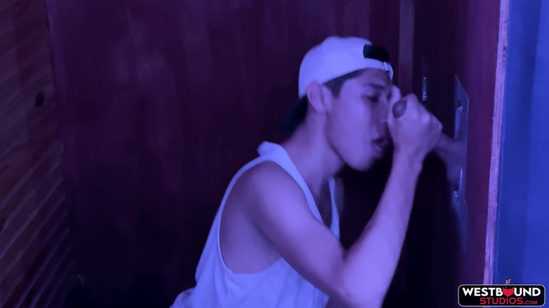 Latin Twinks: ジルベルト・ムーンはチンポしゃぶりに飽きない