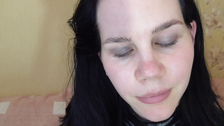 Anna Sky: Гигантская женщина в латексе доминирует