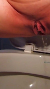 Gigi láska: Gigi Love vám dokazuje, že dívky mohou čůrat, aniž by si musely sednout!