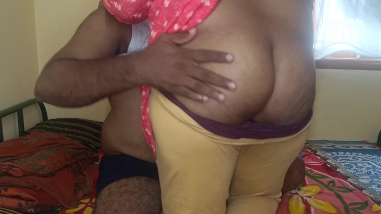 Apple baby: Married Women Enjoying Bed with Her Manager