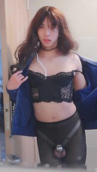 Asijská Sissy Deepthroat v Cudnosti
