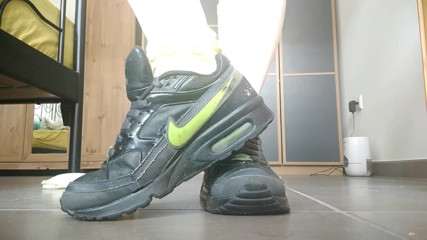 RavenBigAss: Young girl masturbates wearing her favorite Nike air max classic...