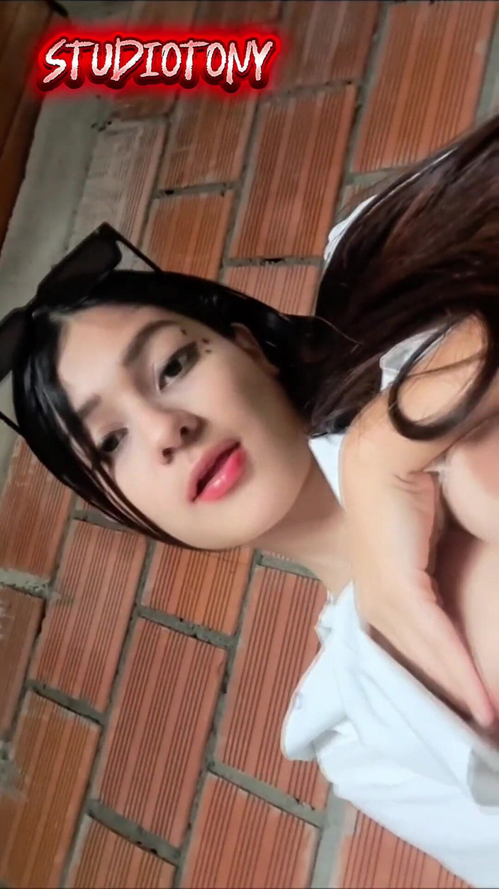 Yuli and tony: 年轻的墨西哥女人用假阳具湿润的阴道自慰