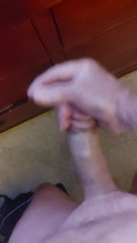 Ray Roberts: Assistindo um bom pornô depois do trabalho e saindo depois...