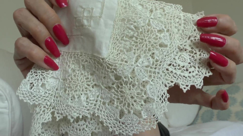Lady Victoria Valente: Kita Menghirup Kain Putih Handkerchiefs Kain Putih - Lady Victoria Valente