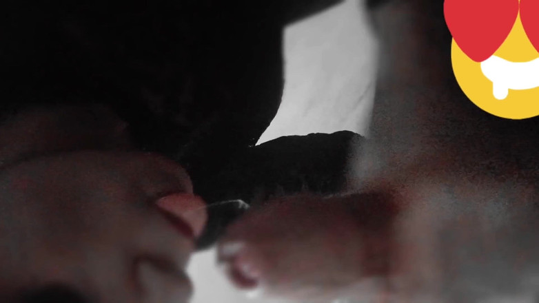 Hot Sis: Latika saje ptáka nevlastního bratra a bere celého ptáka do úst