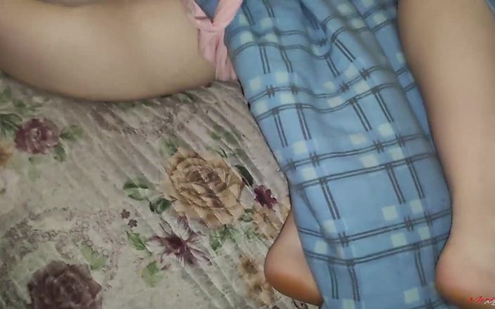 Meri-Mouse: Woke up a Sd Beauty with His Cock