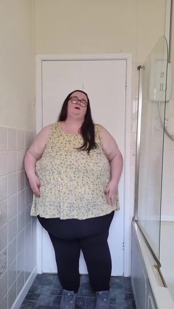 SSBBWLadyBrads: SEXY HOLKA SUMMER JE STÁLE TADY