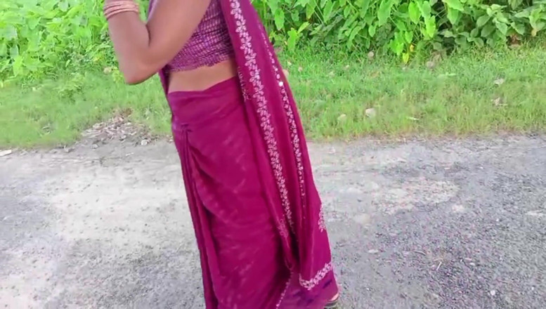 Rani Kumari: Village Bhabhi Fuck Her Hasband on Road