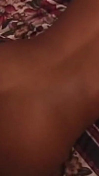 후배위에서 따먹히는 매력적인 흑누나 밀프