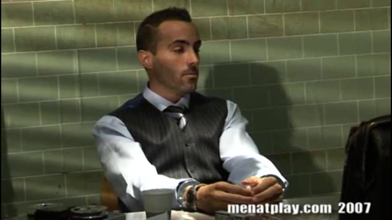MenAtPlay: ห้องสอบปากคํา