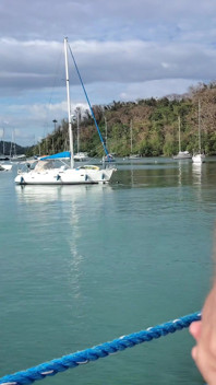 Gigantyczny dziwak kutas ciesząc się drobną urodą na plaży i w górach