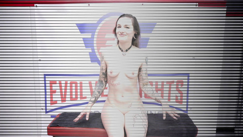 Evolved Fights: Luna Lovely vs Will Dlaždice