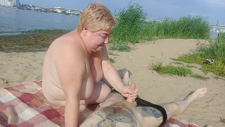 Zona901: Chupando polla y masturbándose en un el playa