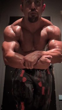 Hot Muscular Bodybuilder Poses and Flexes Naked