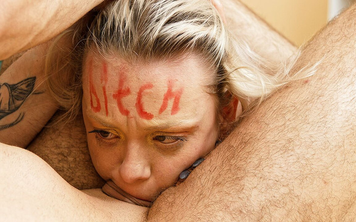 Crazy Mouth Meat: スキニービッチが極端に荒い顔を犯される