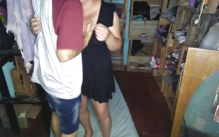 Fitcure1: Eu toco seus peitos com seu vestido curto