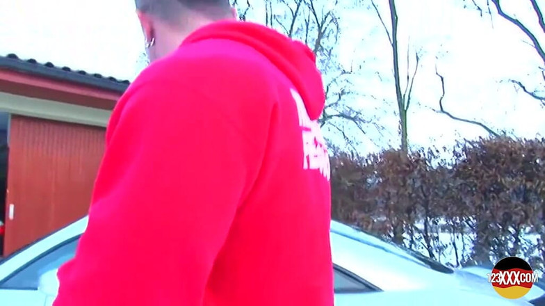 123XXX - 100% Amateurs: Awek Euro comel memerlukan bantuan dengan keretanya