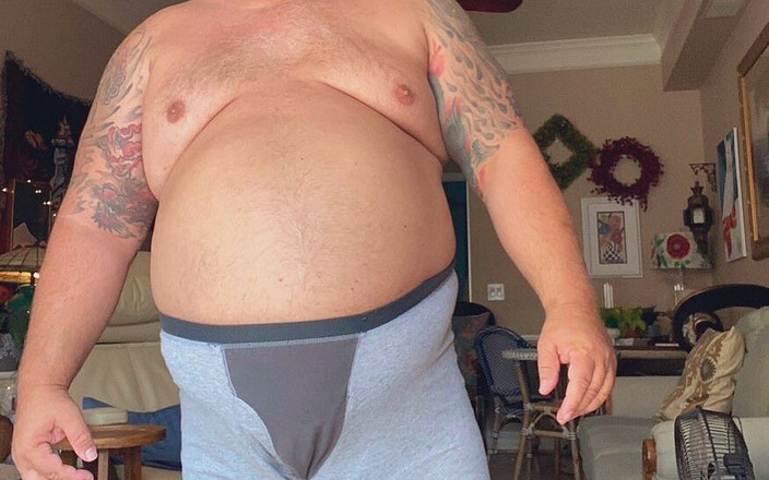 Hand-Free-Daddy-Chub: Huge Load in White Briefs