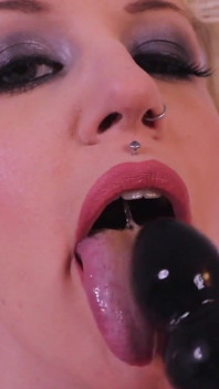 Solo Dildo Play ponownie mastered
