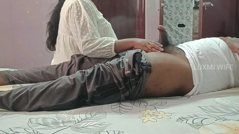 Luxmi Wife: La moglie ha sorpreso il fratellastro a masturbarsi -1