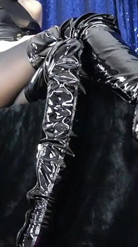 Toe Tapping Asmr in Shiny Black Boots