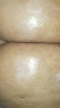 내 방에서 자위하는 배다른 여동생, 그녀가 내게 준 것을 봐