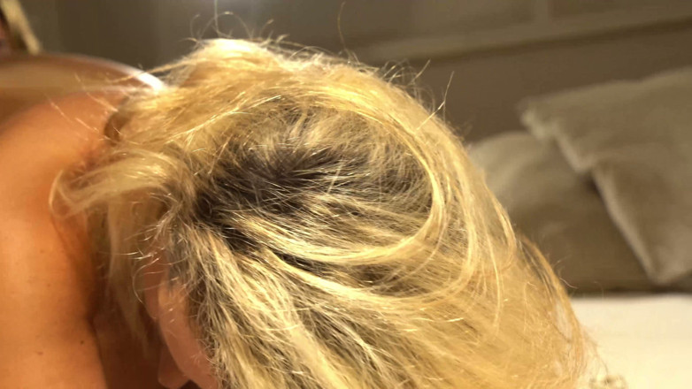 Mommy Sara: Lesbian MILF