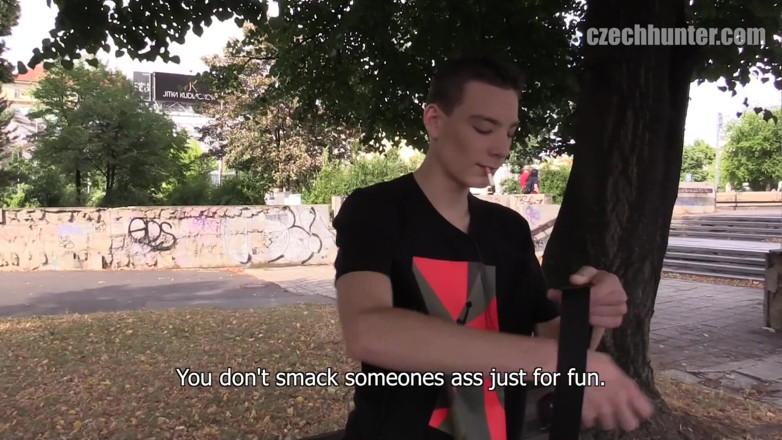 Czech Hunter: Дрочка и сосание члена за деньги в видео от первого лица