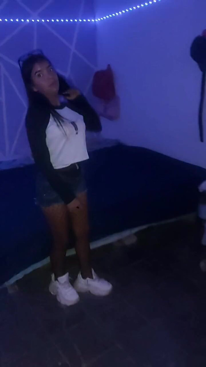 Angelhotmex: Eine 19-jährige unbekannte frau - angelhotmex