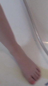 Julia Pissing