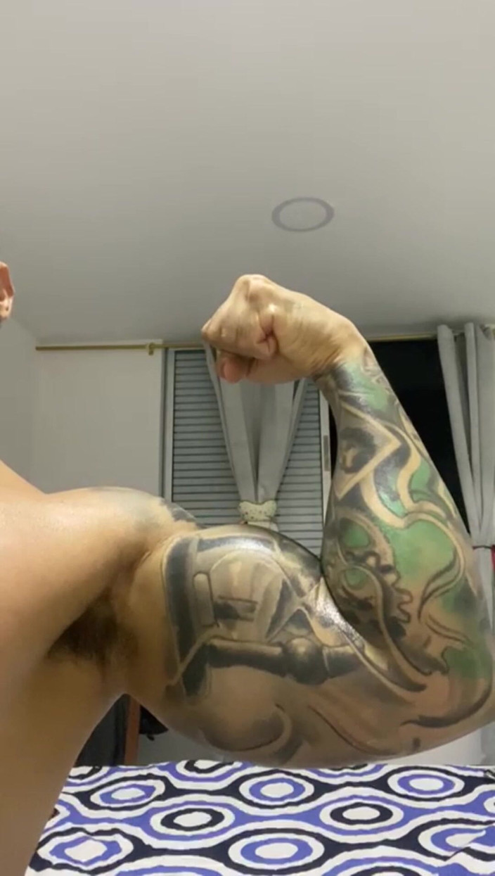 Christian_colombian: Cơ bắp tuyệt vời của một người Latinh siêu sừng