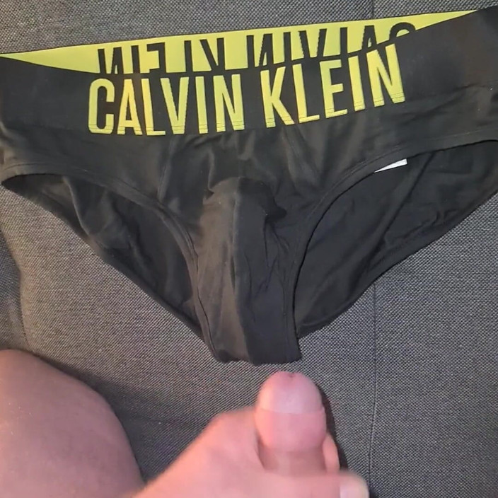 CumShorts: Sborra in biancheria intima