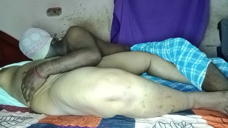 Tamil Anti Uma: Nel Mio Villaggio, Quando Ero Solo a Casa Con La...