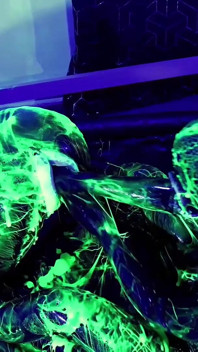 Doppio fisting di gomma con slime uv