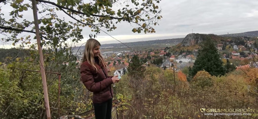 Mugur's World: Zierliches küken gina gerson liebt es, ihre muschi im freien...