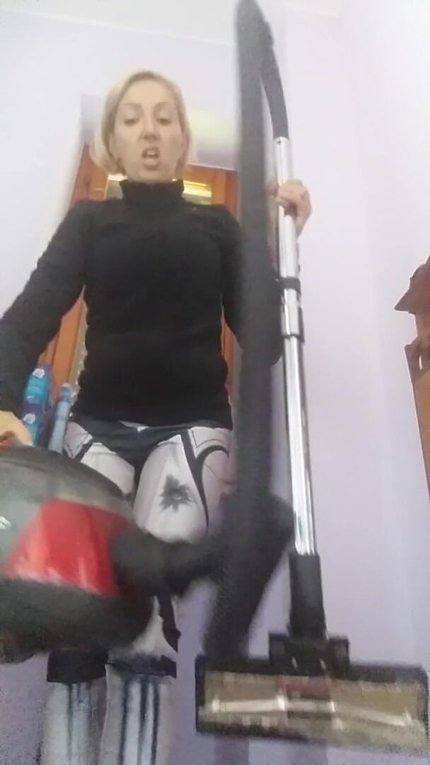 savannahamatoriale: Het is zo sexy stofzuigen!