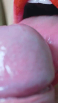 Czerwona szminka sex oralny